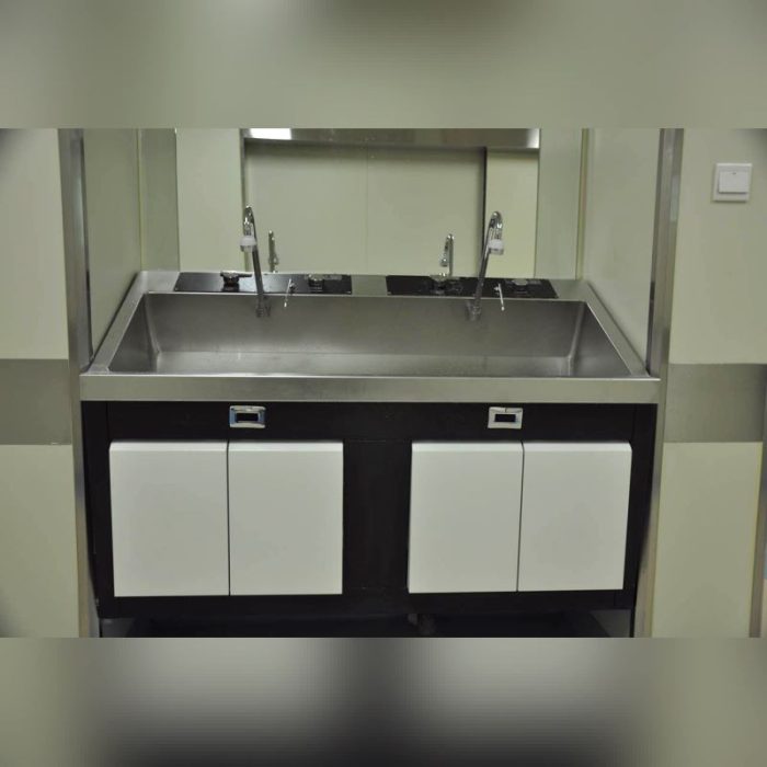 4-Station Surgical Sink